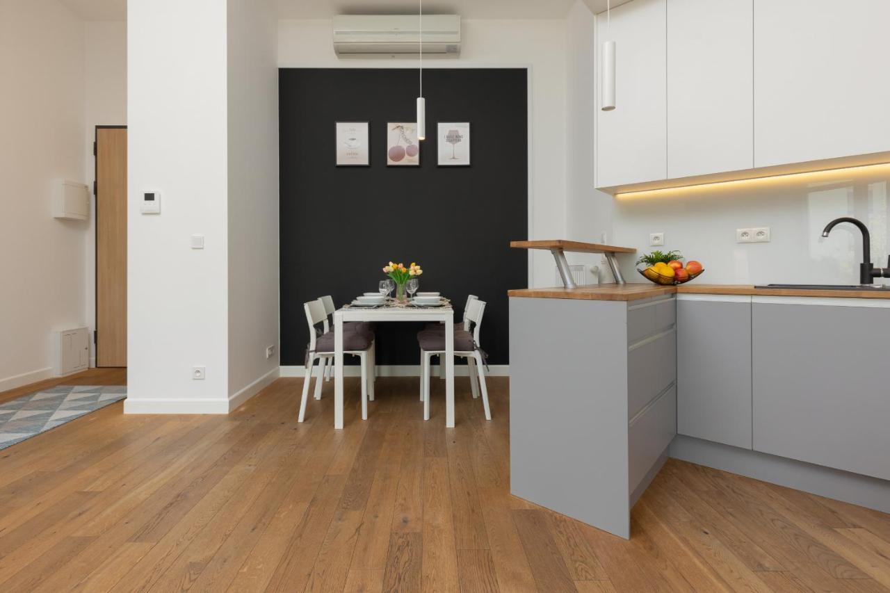 Beautfiul For Families With Ac By Renters Appartement Warschau